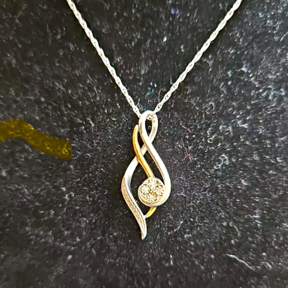 Kay jewelers necklace.silver and gold 18 inch